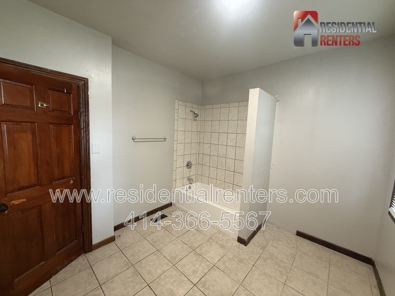 2520 N Holton St - Photo 7 of 9