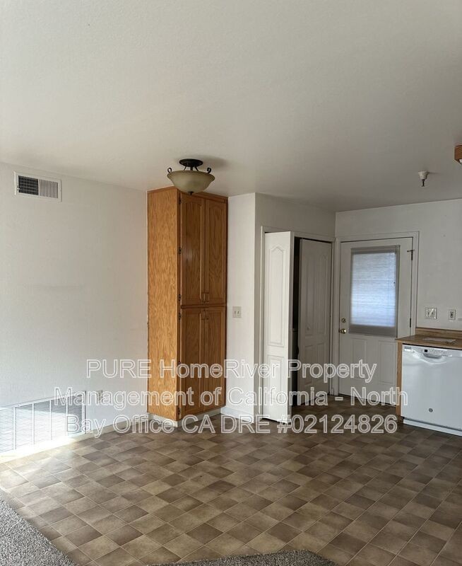 935 S Oak St - Photo 4 of 10