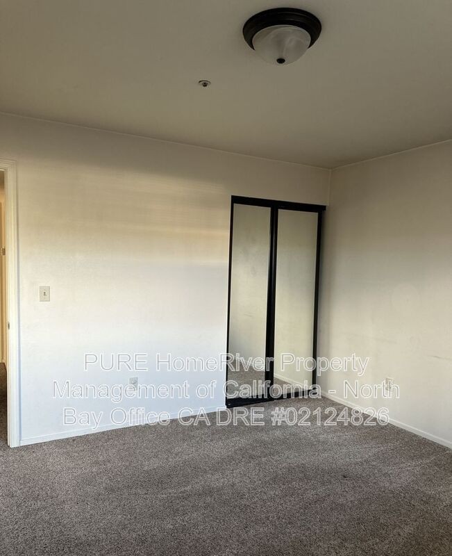 935 S Oak St - Photo 5 of 10
