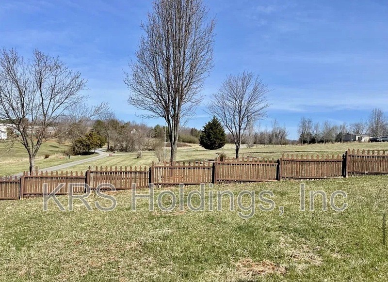 1120 Parks Ln - Photo 3 of 3