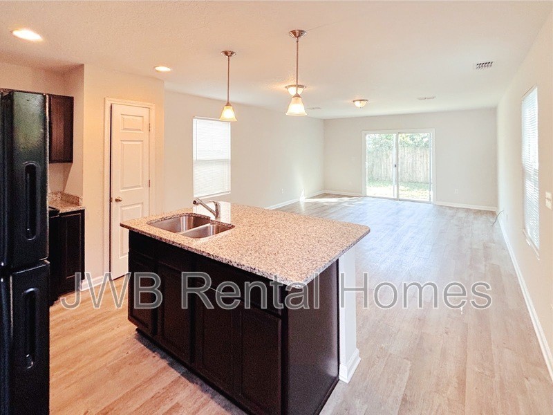 8604 Dandy Ave - Photo 3 of 25