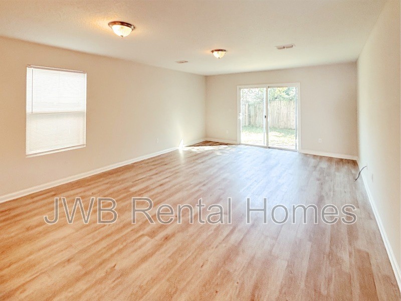 8604 Dandy Ave - Photo 4 of 25