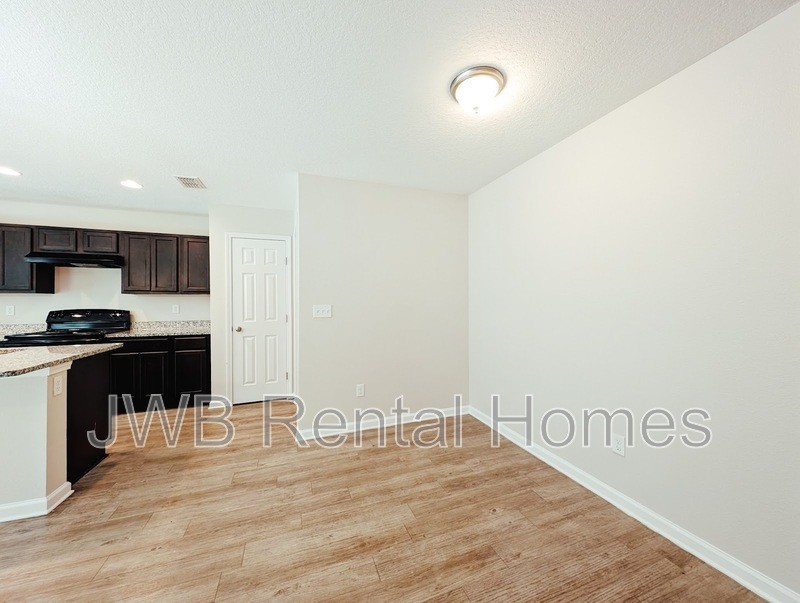 8715 Samona Dr W - Photo 4 of 12