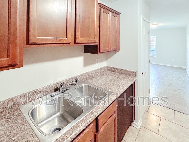 1137 Alta Vista St - Photo 4 of 22