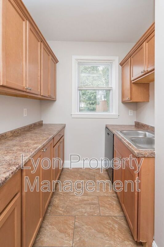 1213 Smith St #1 - Photo 3 of 9