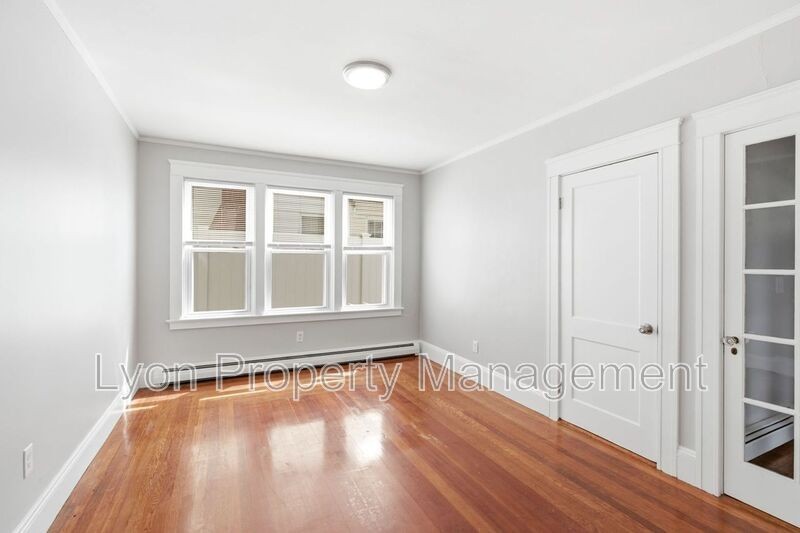 1213 Smith St #1 - Photo 5 of 9