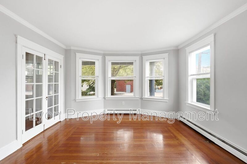 1213 Smith St #1 - Photo 6 of 9