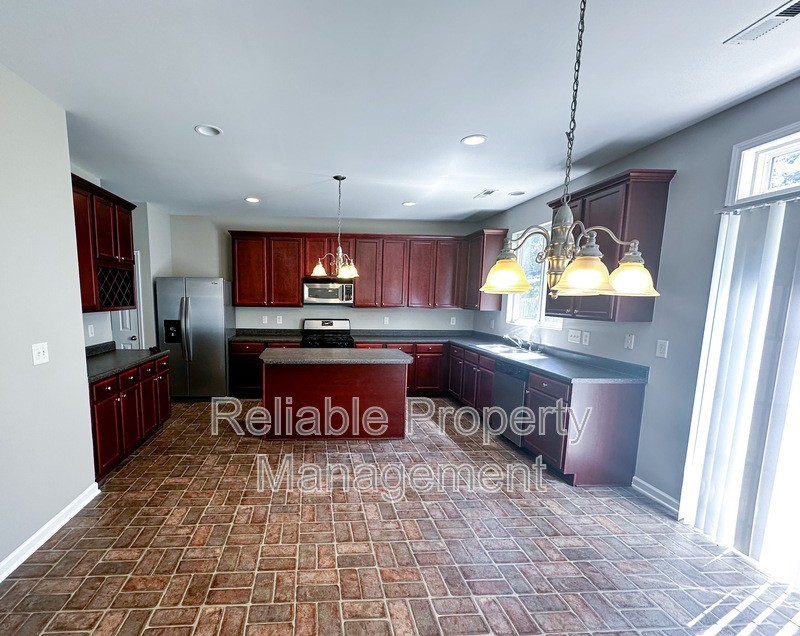 136 Smart Ct - Photo 2 of 17