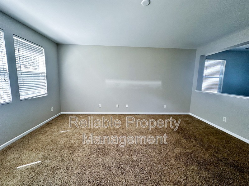 136 Smart Ct - Photo 5 of 17
