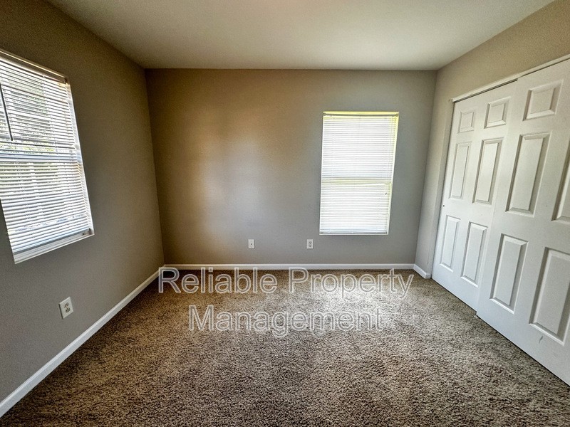 136 Smart Ct - Photo 6 of 17