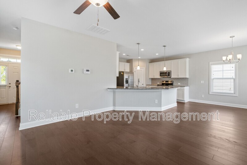 102 Wicklow Ct - Photo 4 of 23