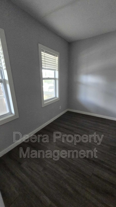 520 Sandusky Ave - Photo 3 of 35