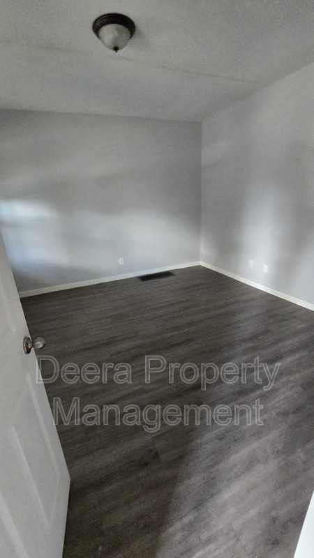 520 Sandusky Ave - Photo 6 of 35