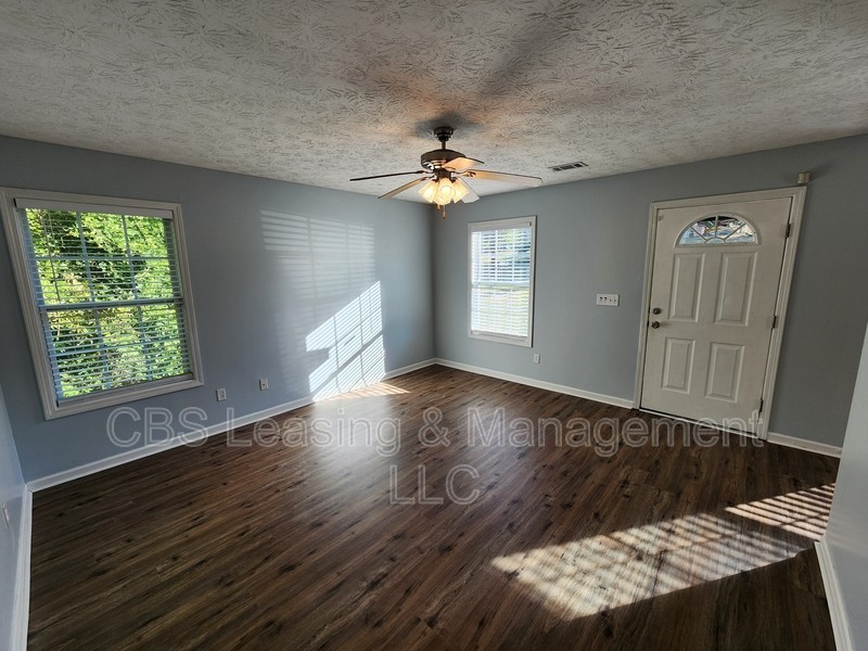 1107 Ingersoll Dr - Photo 3 of 14