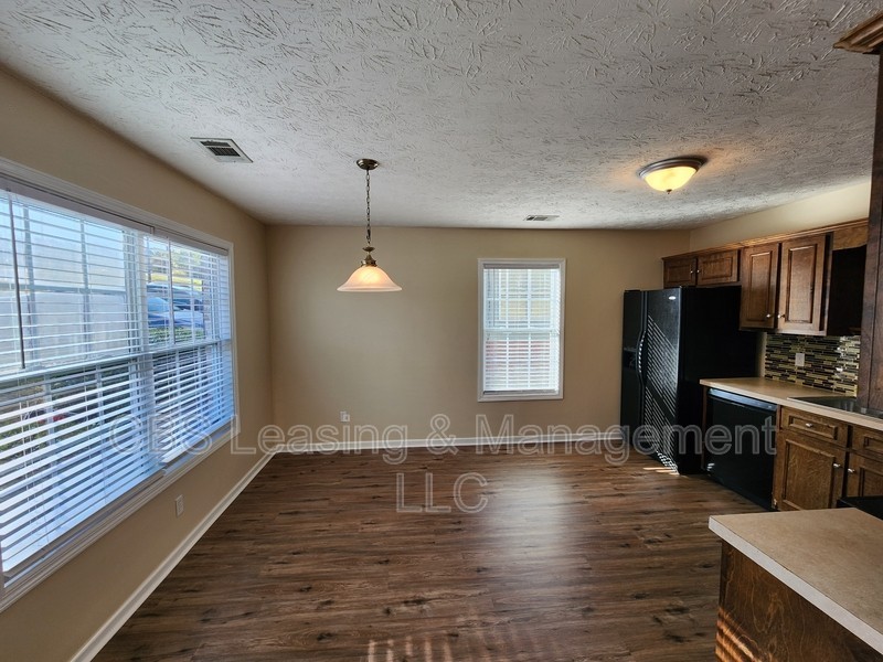 1107 Ingersoll Dr - Photo 4 of 14