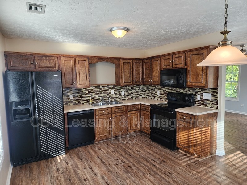 1107 Ingersoll Dr - Photo 5 of 14