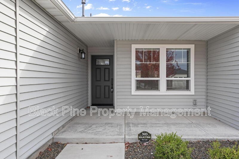 4445 E Faceto St - Photo 3 of 30