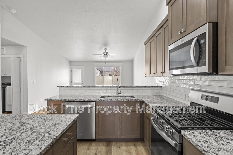 4445 E Faceto St - Photo 5 of 30