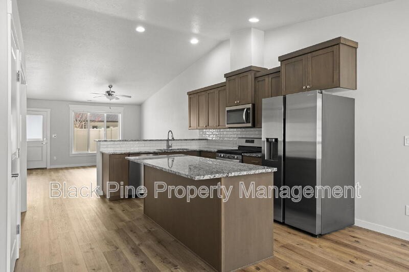 4445 E Faceto St - Photo 7 of 30