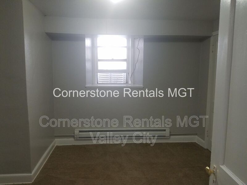207 3rd Ave Se - Photo 3 of 17