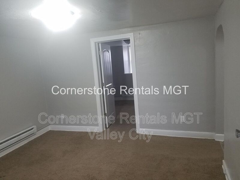 207 3rd Ave Se - Photo 4 of 17