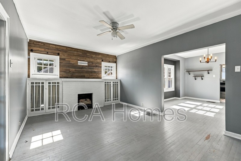 806 Carlyle Pl - Photo 3 of 11