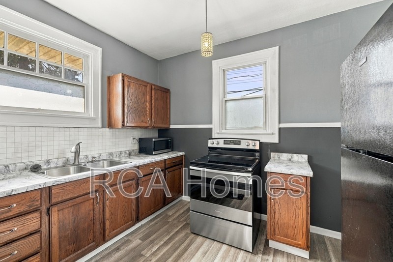 806 Carlyle Pl - Photo 5 of 11