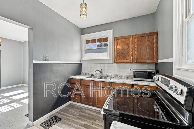 806 Carlyle Pl - Photo 6 of 11