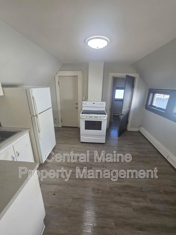 131 Bartlett St - Photo 2 of 7