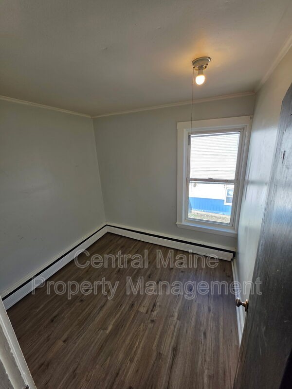 131 Bartlett St - Photo 4 of 7