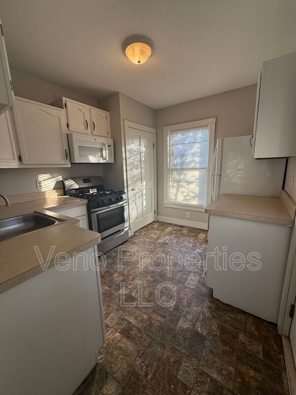 145 Sanford St - Photo 3 of 12