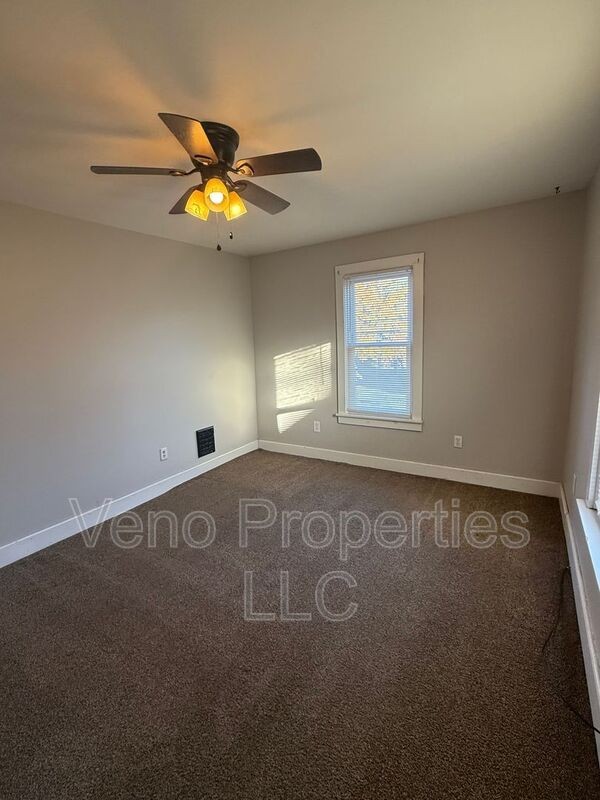 145 Sanford St - Photo 5 of 12