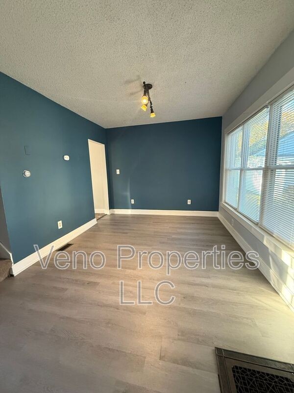 145 Sanford St - Photo 6 of 12
