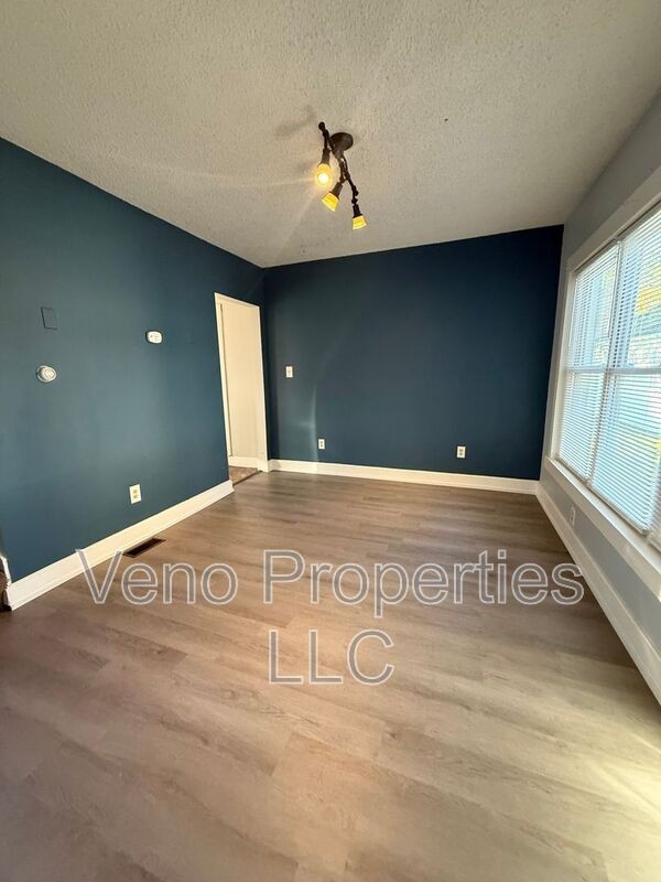 145 Sanford St - Photo 7 of 12