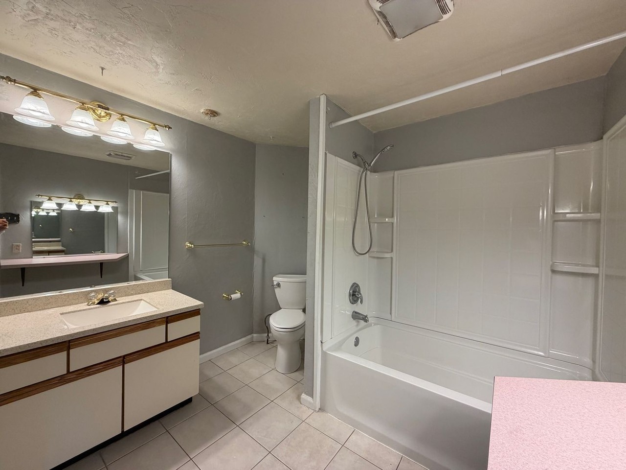 1345 Hulton Rd - Photo 5 of 16
