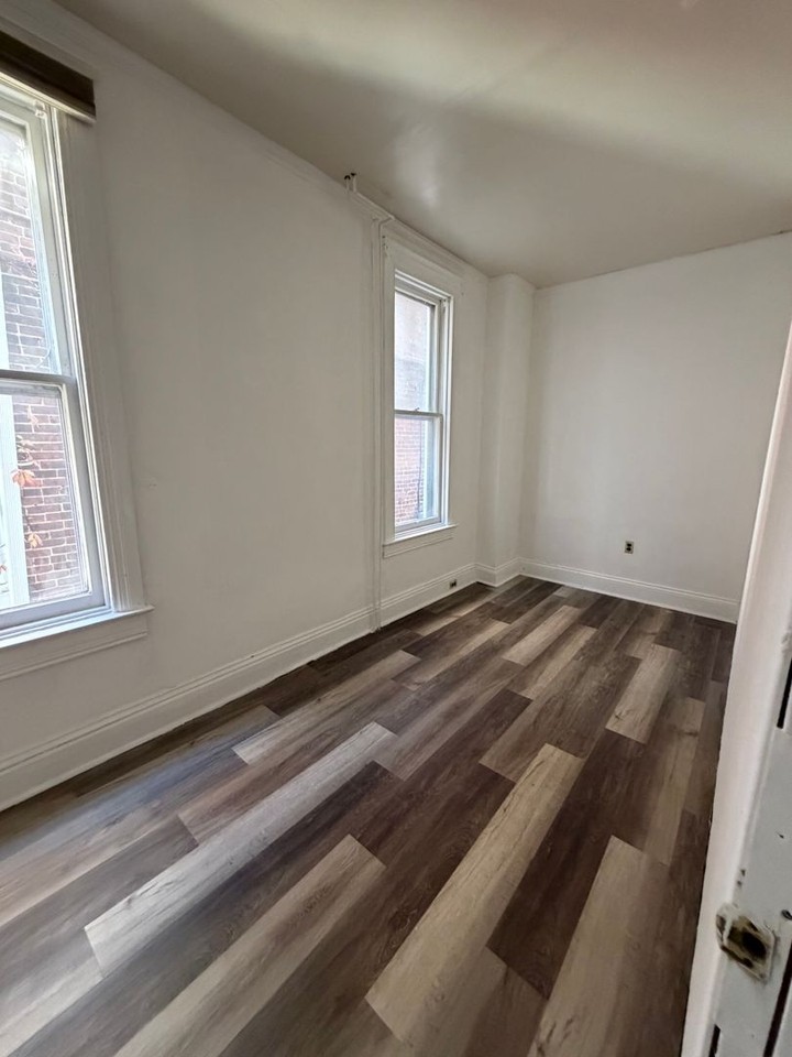 264 W Jackson St - Photo 3 of 21