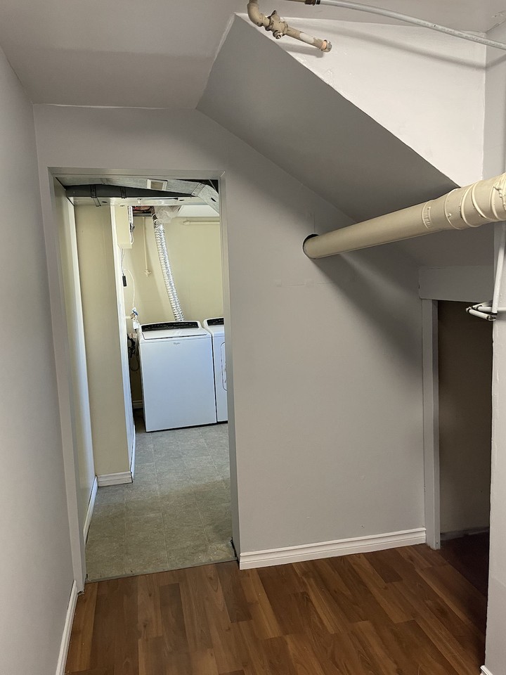 10603 153 St Nw - Photo 6 of 29