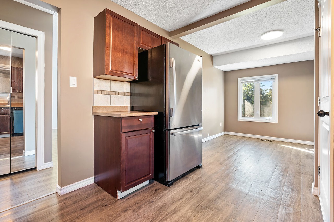 10810 173 Ave Nw - Photo 3 of 17