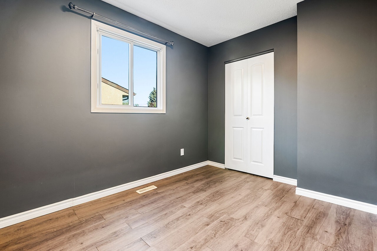 10810 173 Ave Nw - Photo 6 of 17