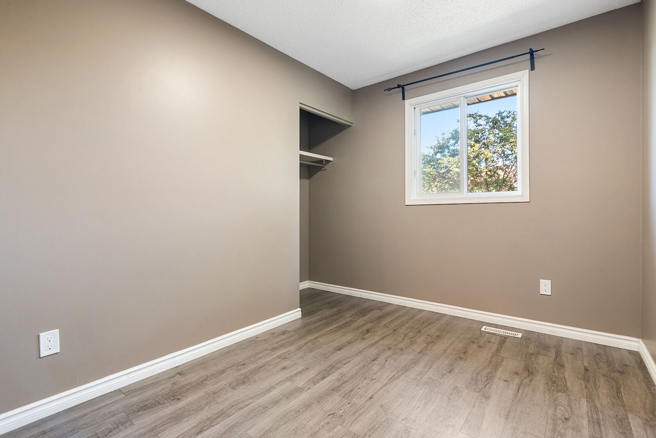 10810 173 Ave Nw - Photo 7 of 17