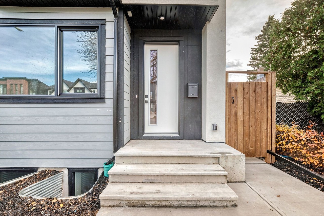 2139 54 Ave Sw - Photo 4 of 40