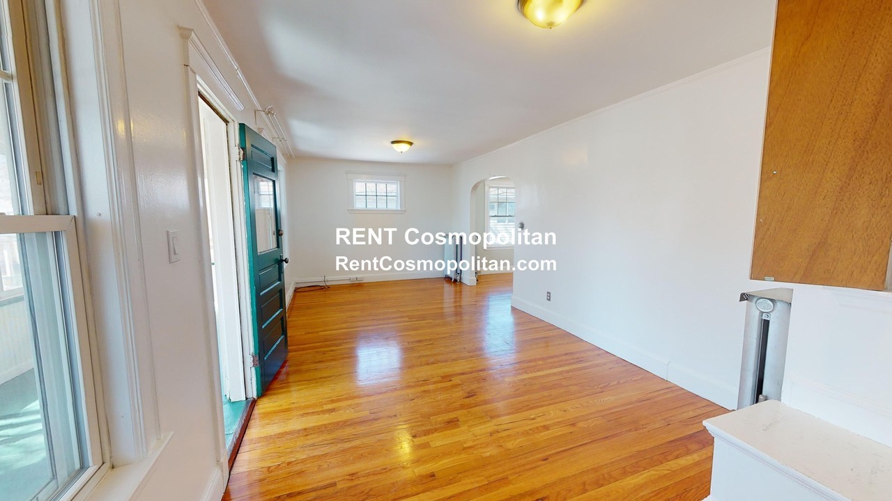 105 1st St #2 - Photo 4 of 22