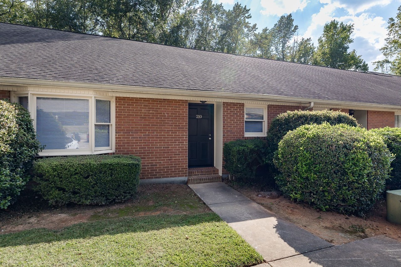 210 Eaglewood Ct #1