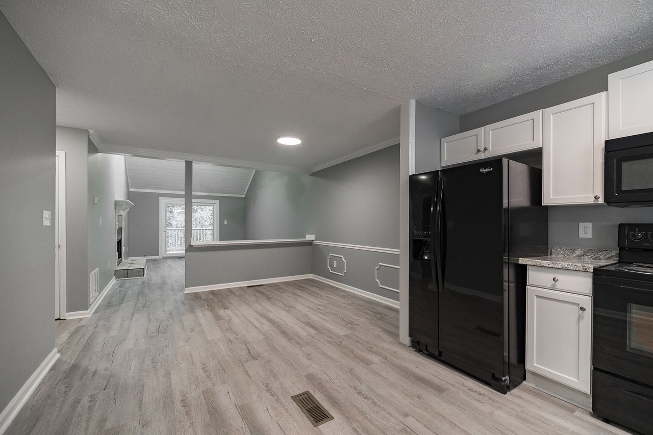 210 Eaglewood Ct #1 - Photo 3 of 19