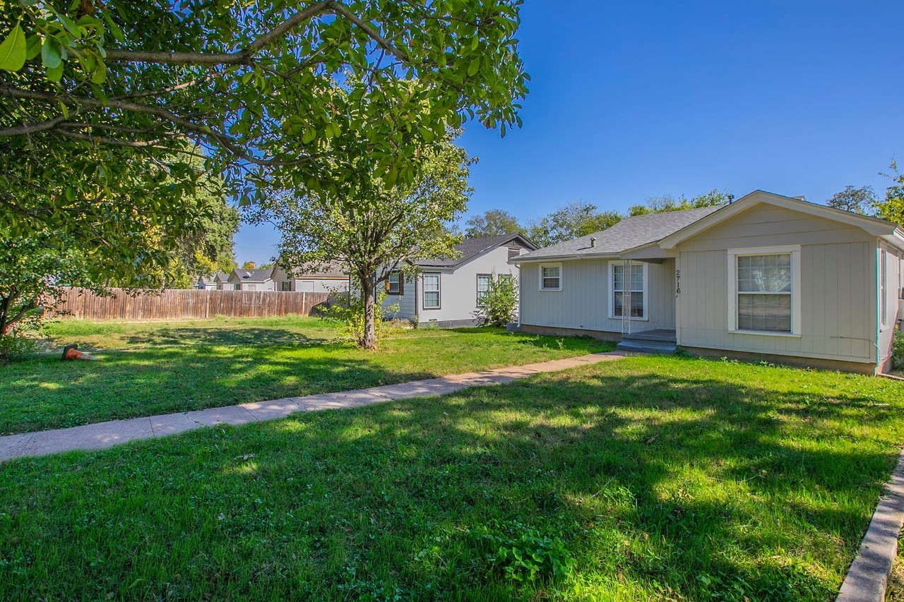 2716 Live Oak Ave - Photo 3 of 17