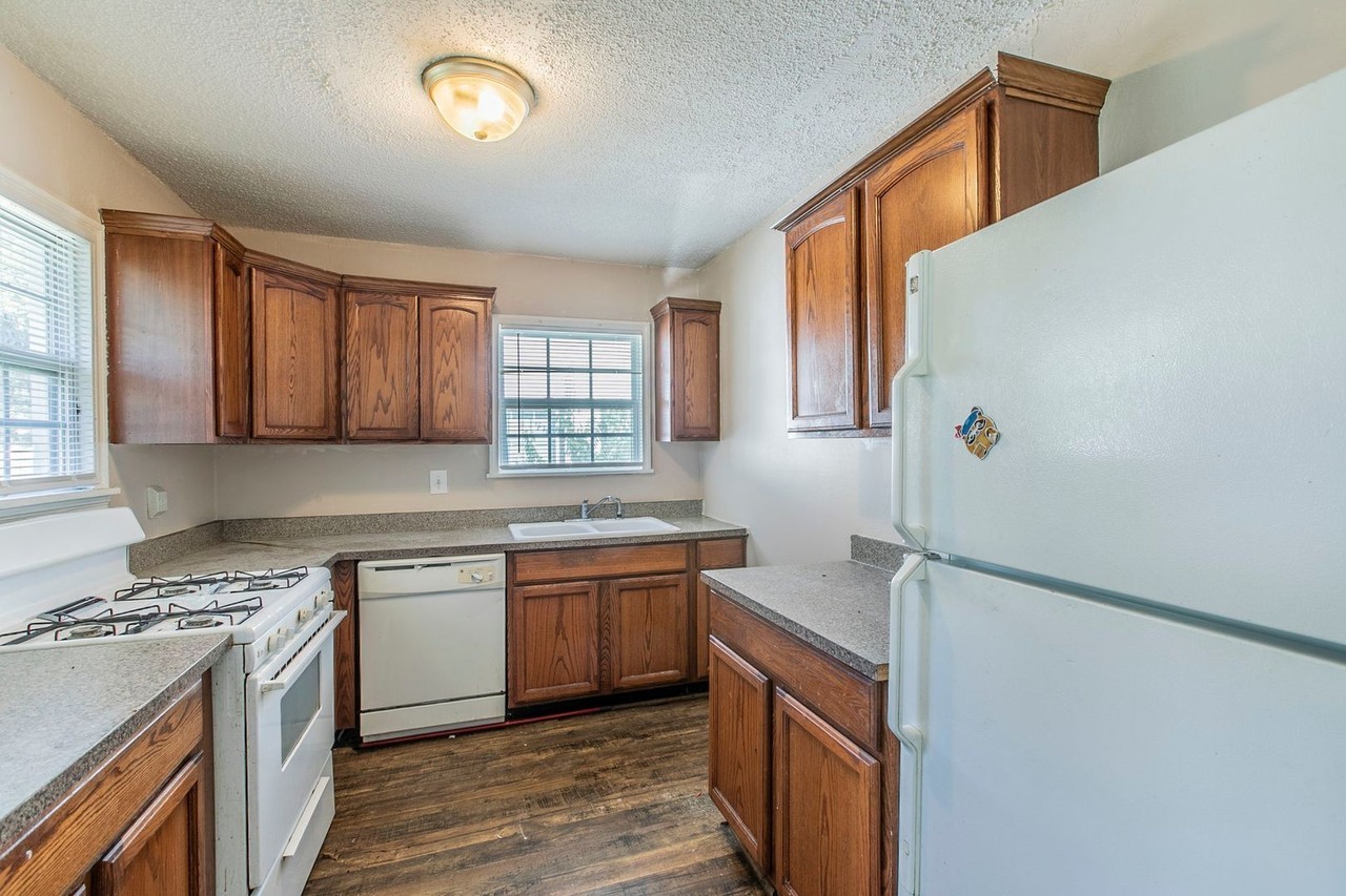 2716 Live Oak Ave - Photo 4 of 17