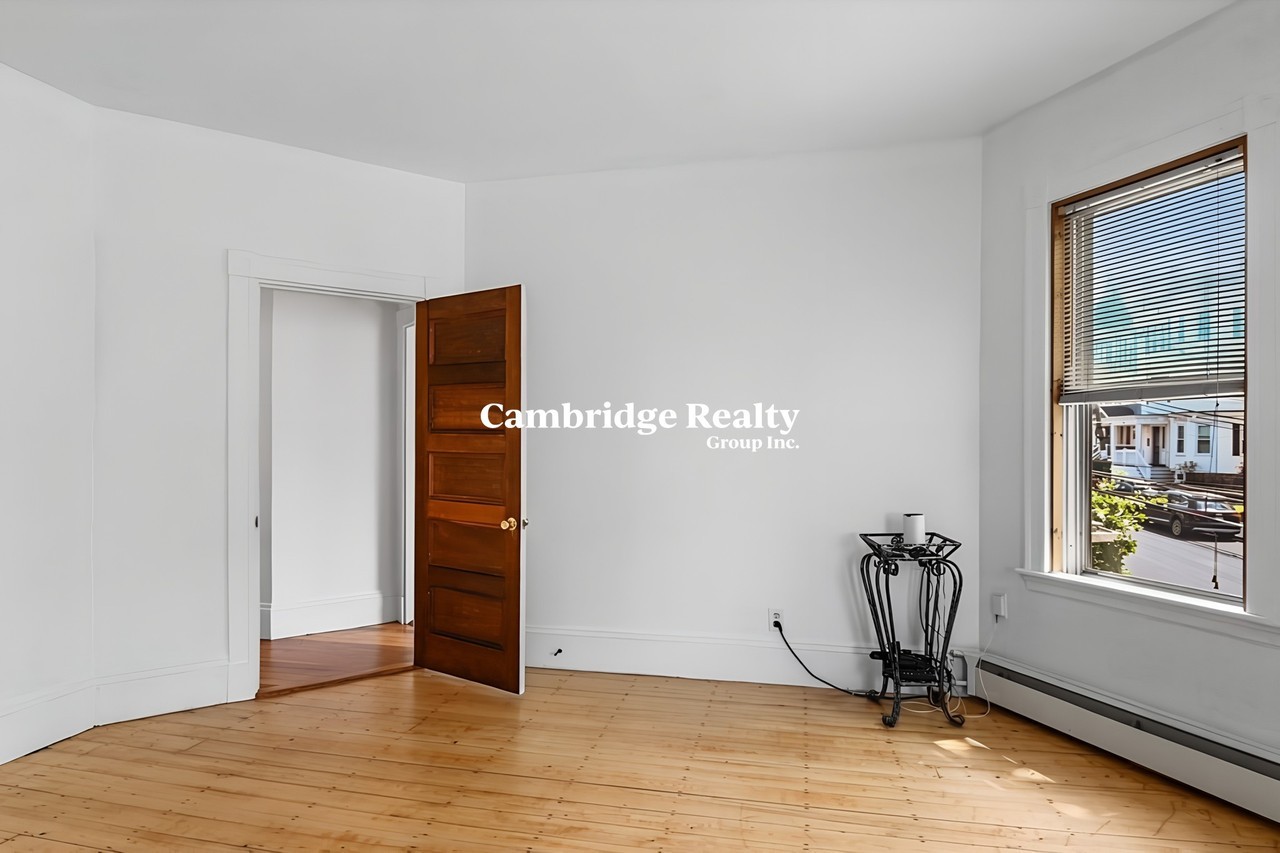 56 Calumet St #2T - Photo 3 of 19