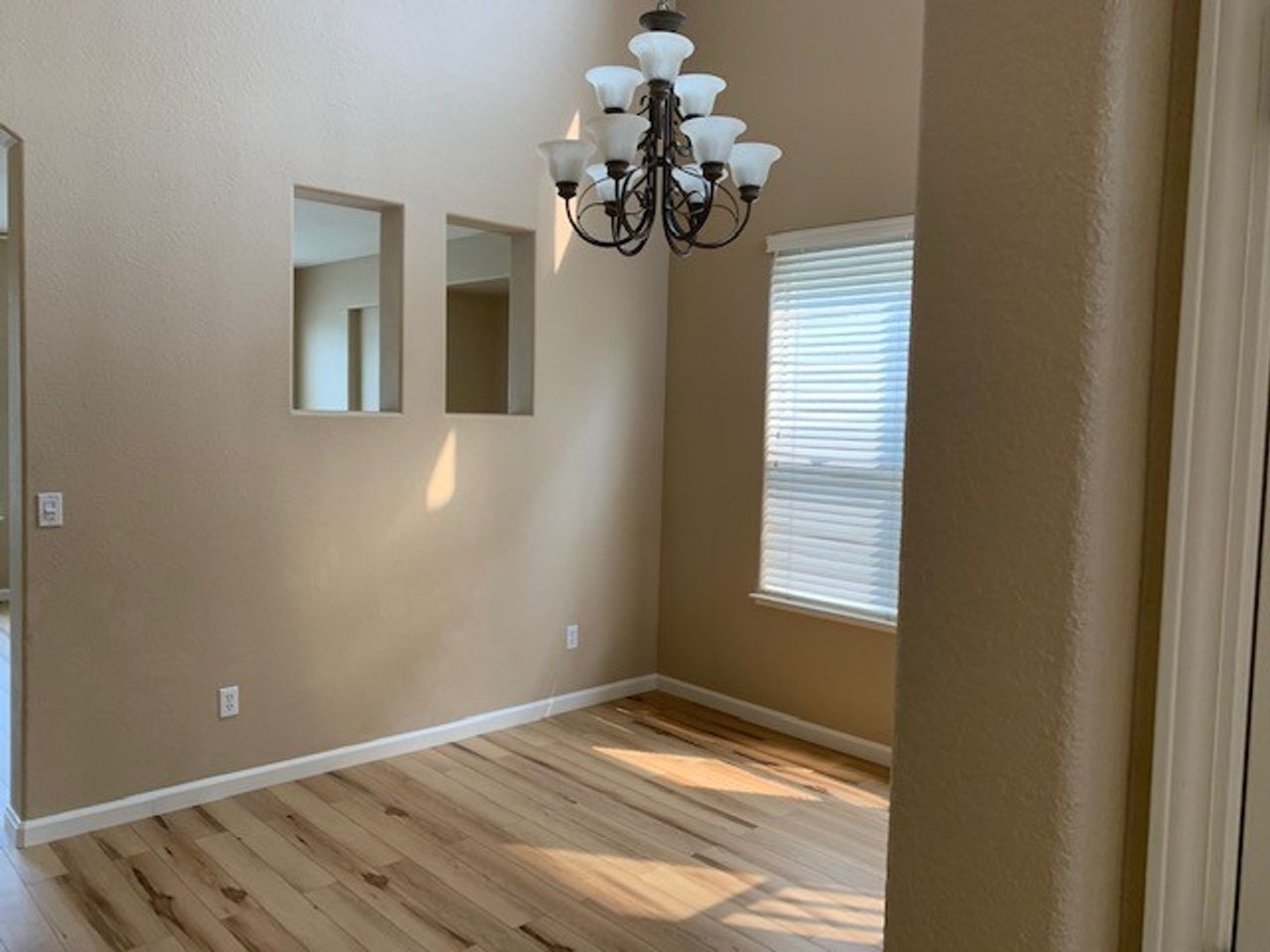 1715 Cavern Dr - Photo 4 of 25