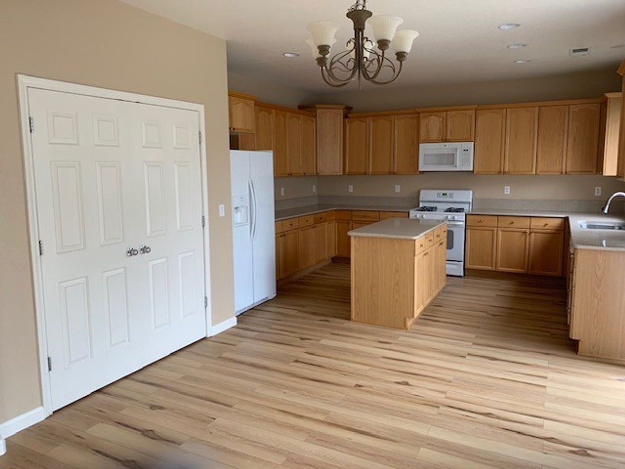 1715 Cavern Dr - Photo 5 of 25