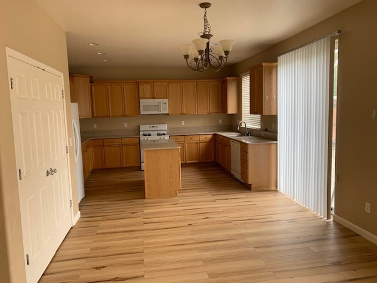 1715 Cavern Dr - Photo 6 of 25